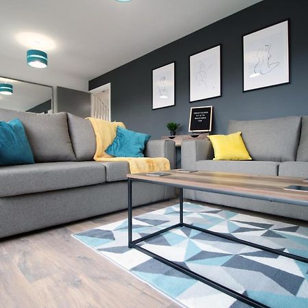 Delft - Spacious Home, High Speed Wi-Fi, Free Parking, Terrace 스윈던 외부 사진