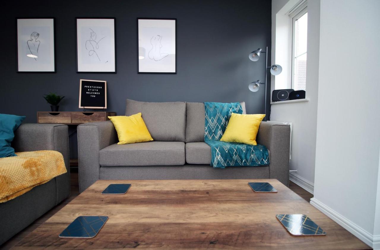 Delft - Spacious Home, High Speed Wi-Fi, Free Parking, Terrace 스윈던 외부 사진
