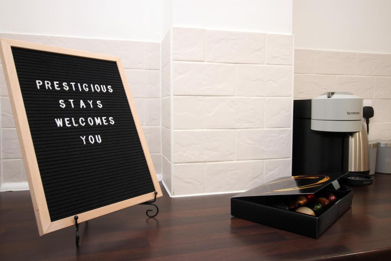 Delft - Spacious Home, High Speed Wi-Fi, Free Parking, Terrace 스윈던 외부 사진