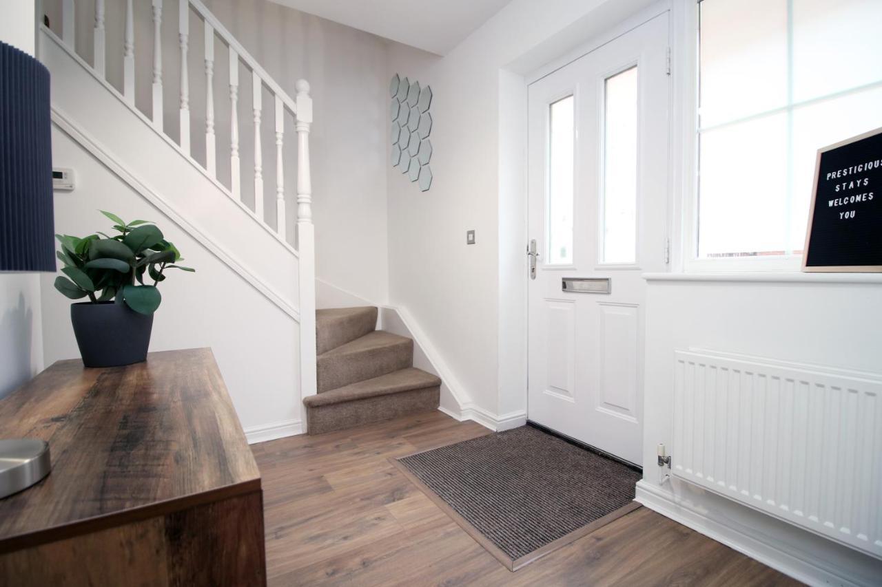 Delft - Spacious Home, High Speed Wi-Fi, Free Parking, Terrace 스윈던 외부 사진