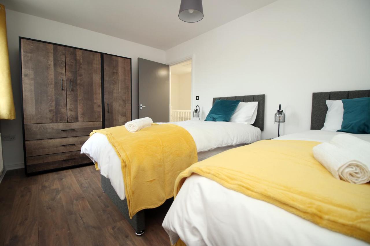 Delft - Spacious Home, High Speed Wi-Fi, Free Parking, Terrace 스윈던 외부 사진