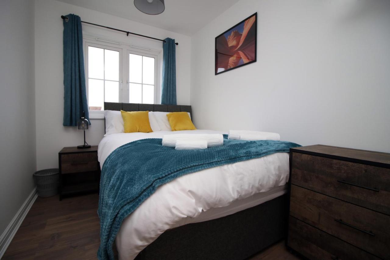 Delft - Spacious Home, High Speed Wi-Fi, Free Parking, Terrace 스윈던 외부 사진