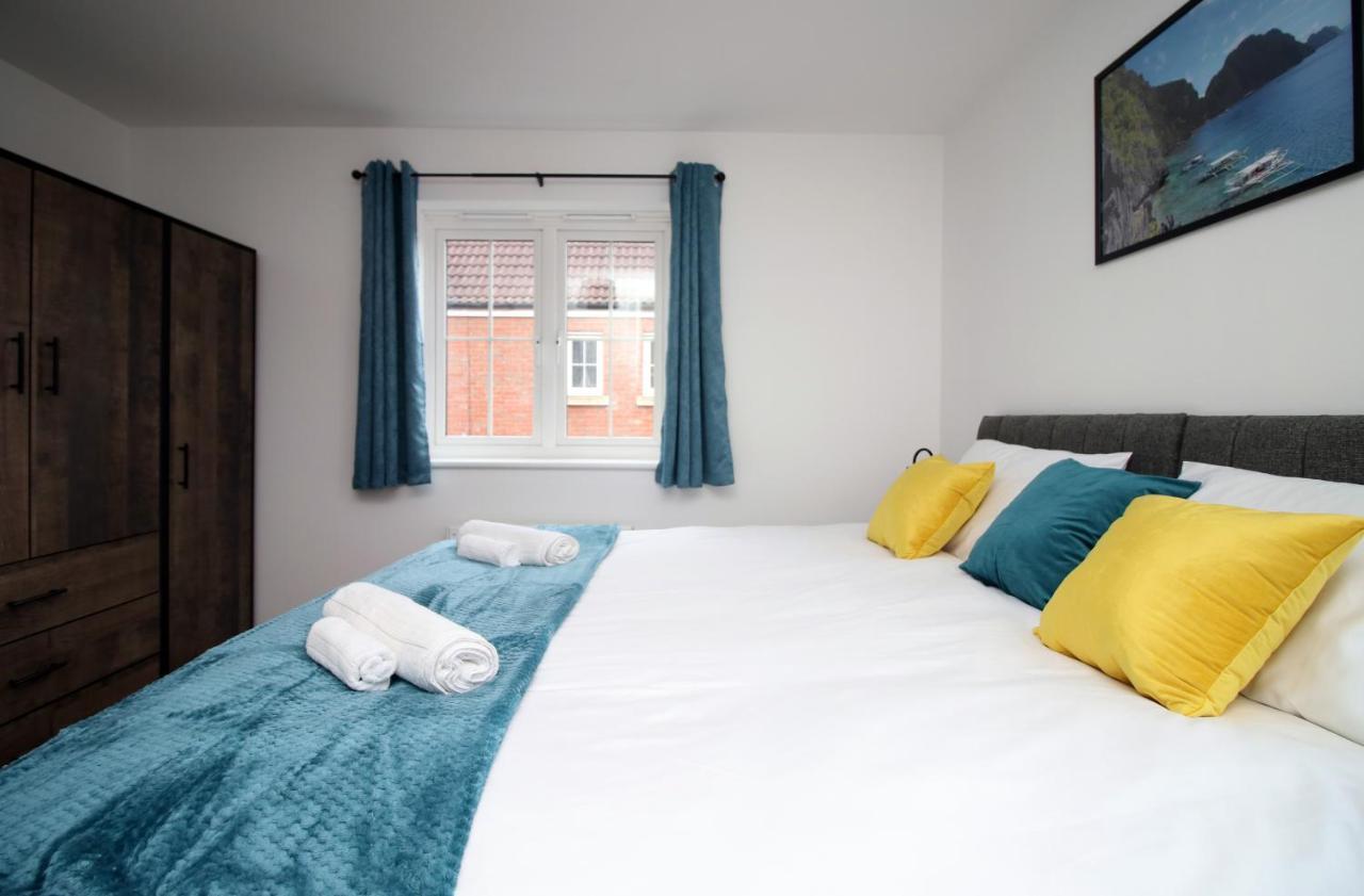 Delft - Spacious Home, High Speed Wi-Fi, Free Parking, Terrace 스윈던 외부 사진