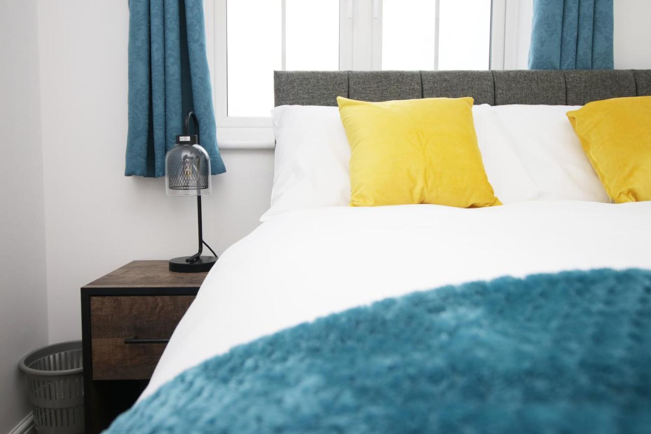 Delft - Spacious Home, High Speed Wi-Fi, Free Parking, Terrace 스윈던 외부 사진