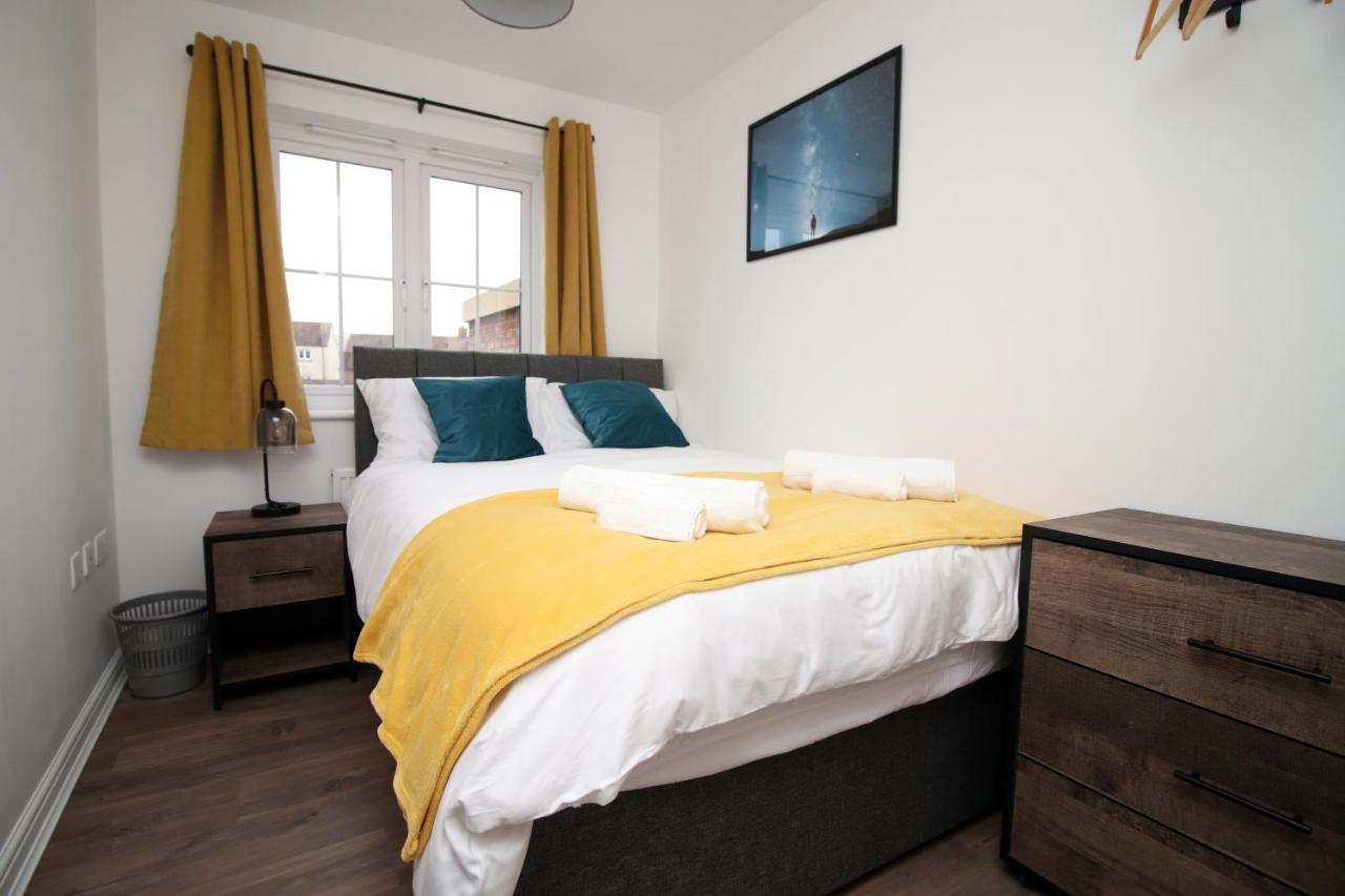 Delft - Spacious Home, High Speed Wi-Fi, Free Parking, Terrace 스윈던 외부 사진