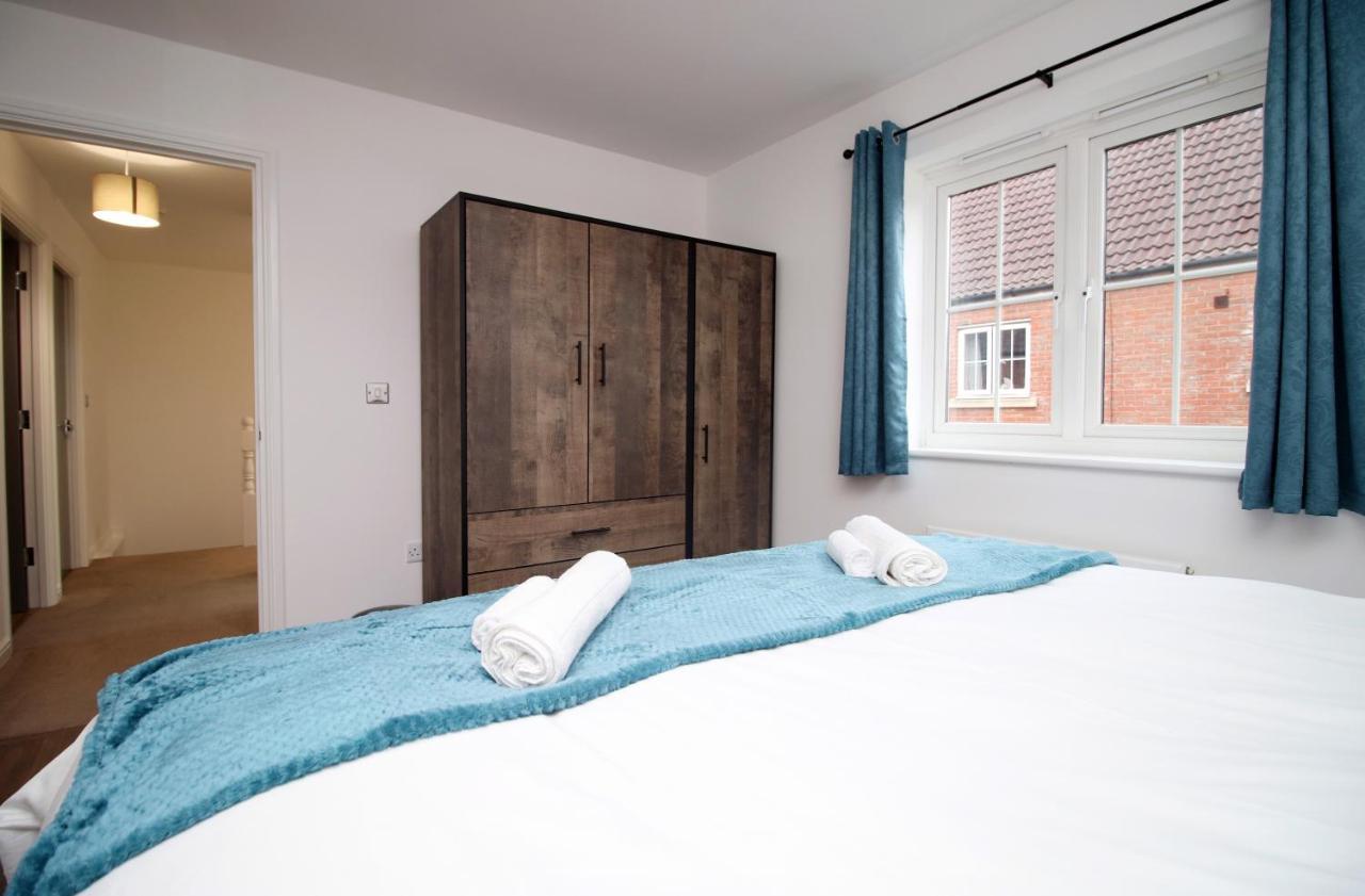 Delft - Spacious Home, High Speed Wi-Fi, Free Parking, Terrace 스윈던 외부 사진