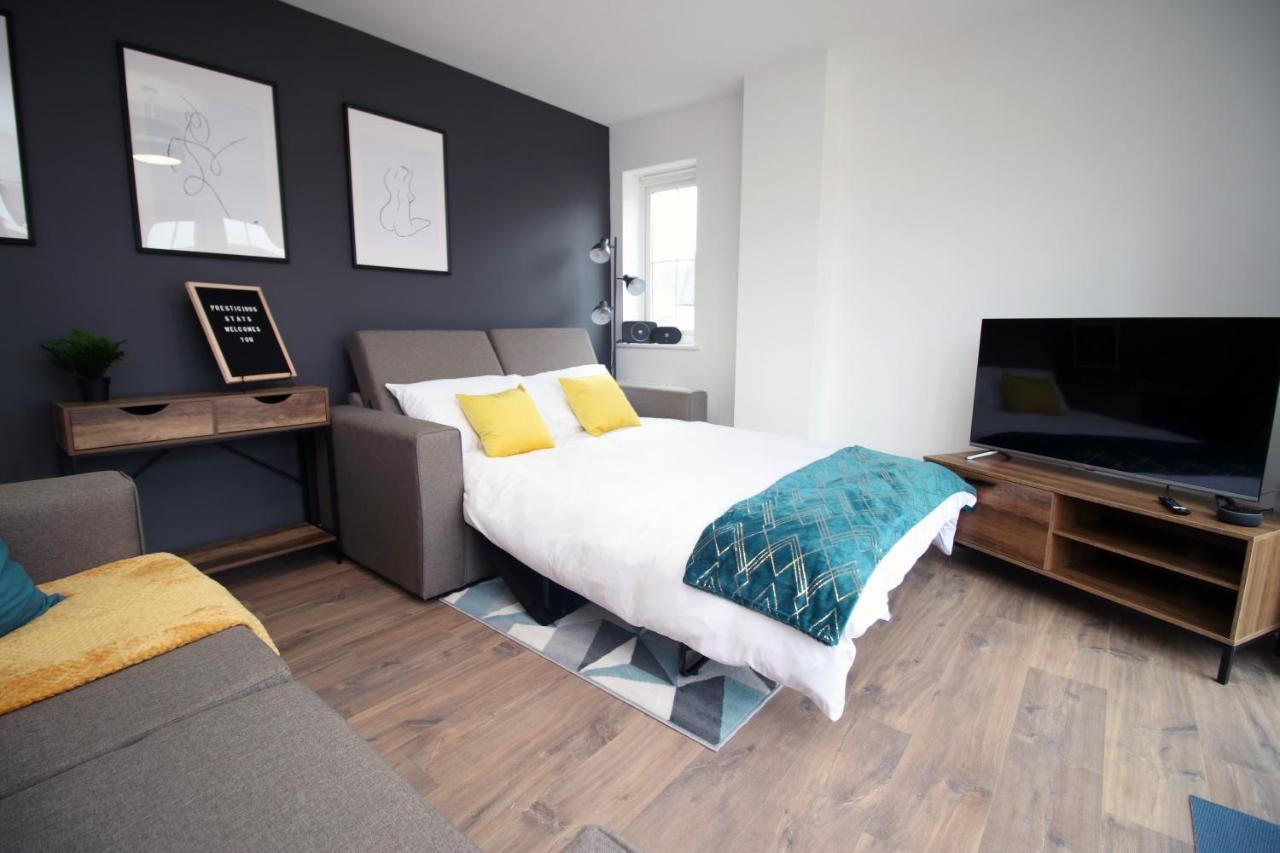 Delft - Spacious Home, High Speed Wi-Fi, Free Parking, Terrace 스윈던 외부 사진