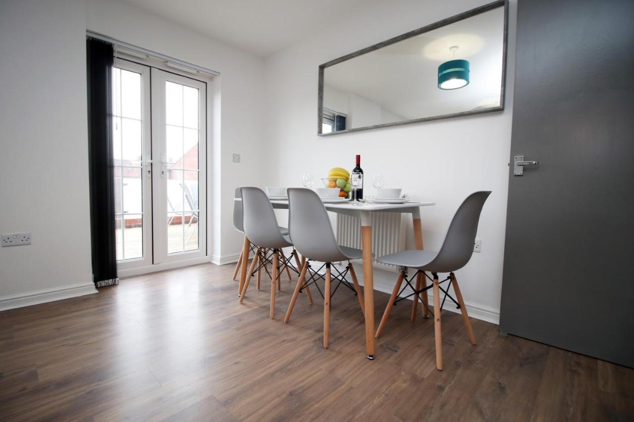 Delft - Spacious Home, High Speed Wi-Fi, Free Parking, Terrace 스윈던 외부 사진