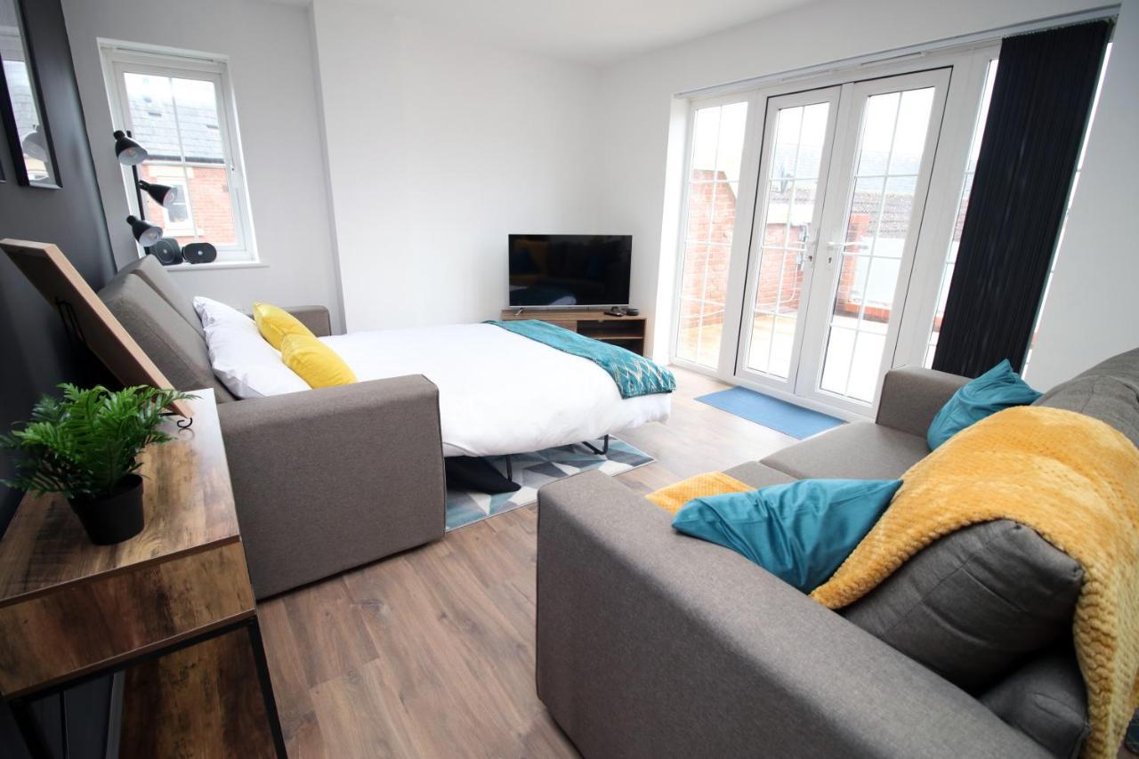 Delft - Spacious Home, High Speed Wi-Fi, Free Parking, Terrace 스윈던 외부 사진